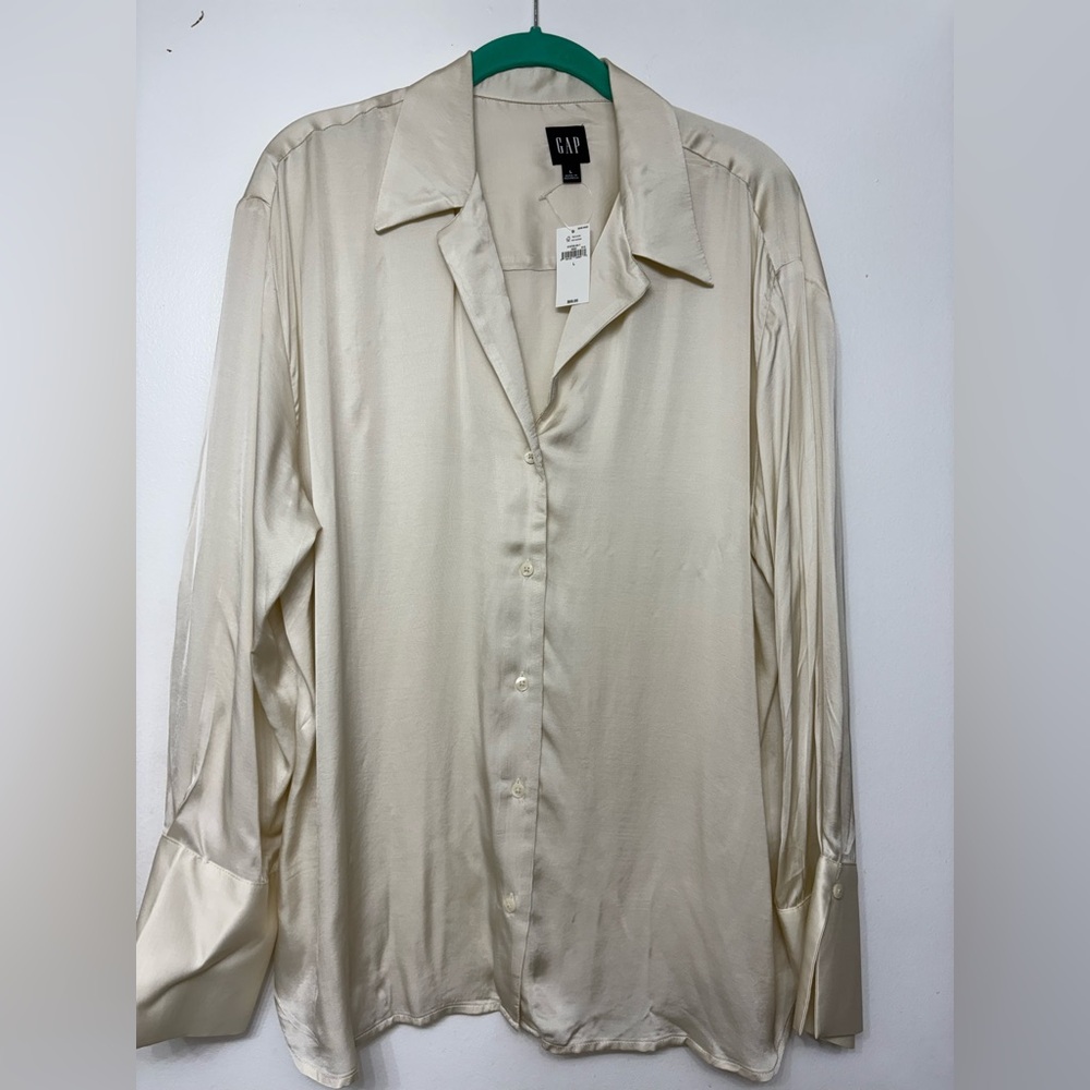 GAP women’s  Cream Button Down Shirt NWT